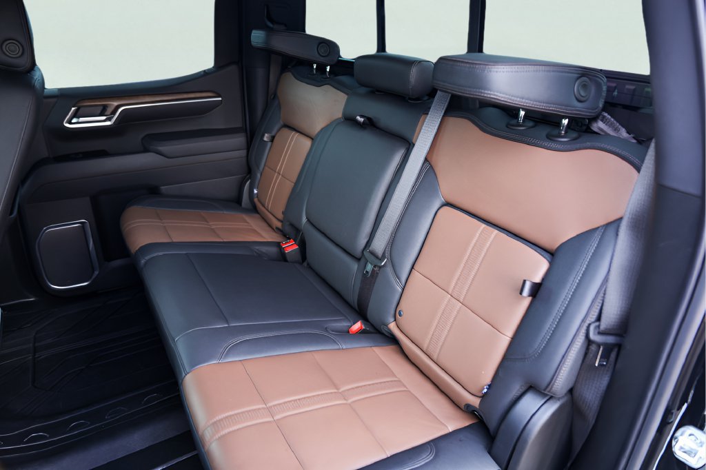 Certified 2025 Chevrolet Silverado 1500 High Country w/ High Country Premium Package AWD/4WD image 26