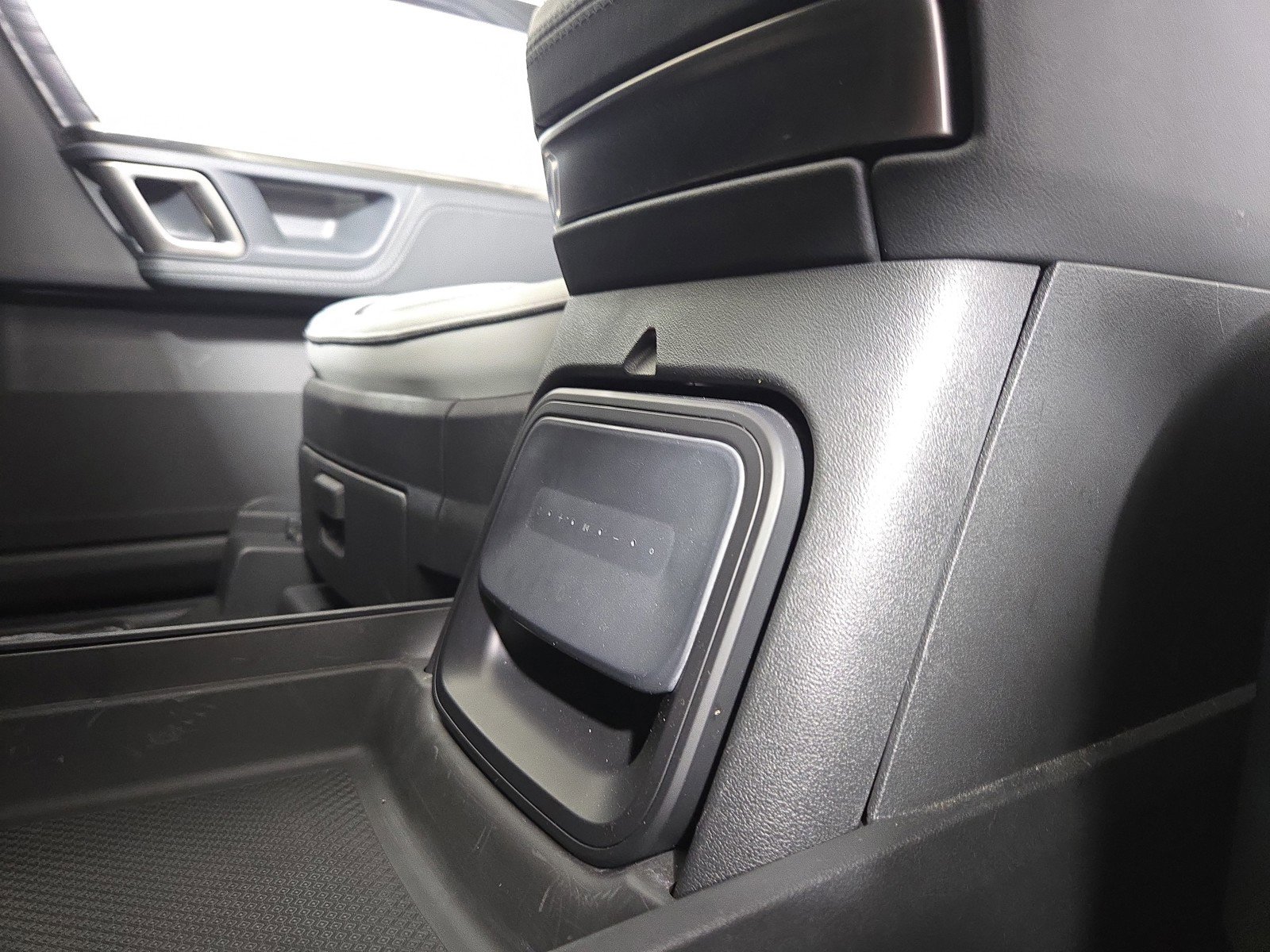 Used 2024 Rivian R1S Adventure image 33