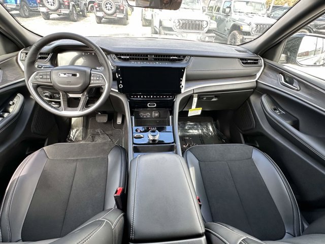 New 2026 Jeep Grand Cherokee Altitude AWD/4WD image 7