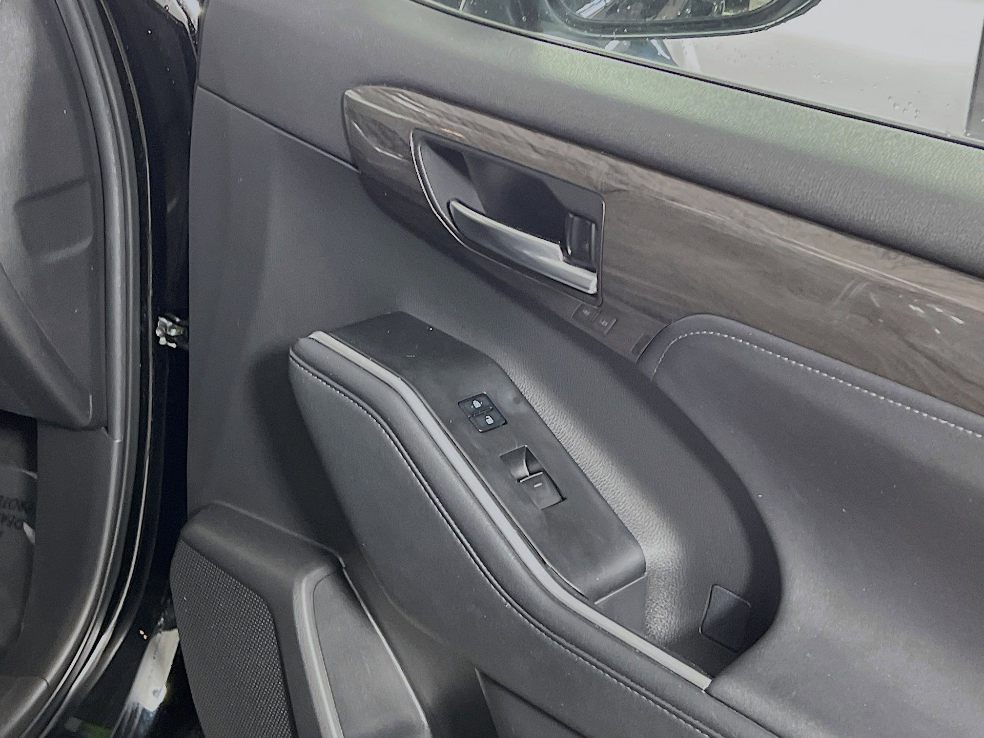 Used 2023 Toyota Highlander Limited image 32