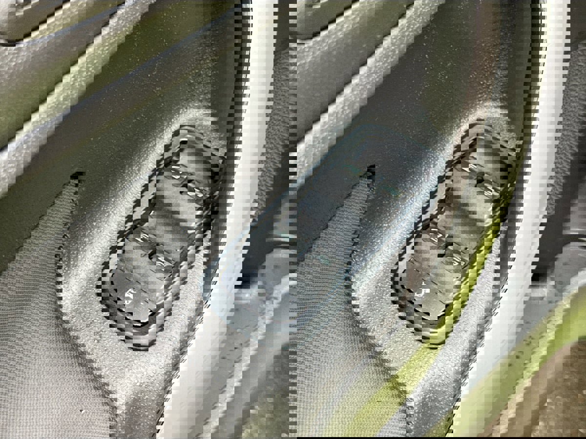 Used 2013 Ford Fiesta SE image 16