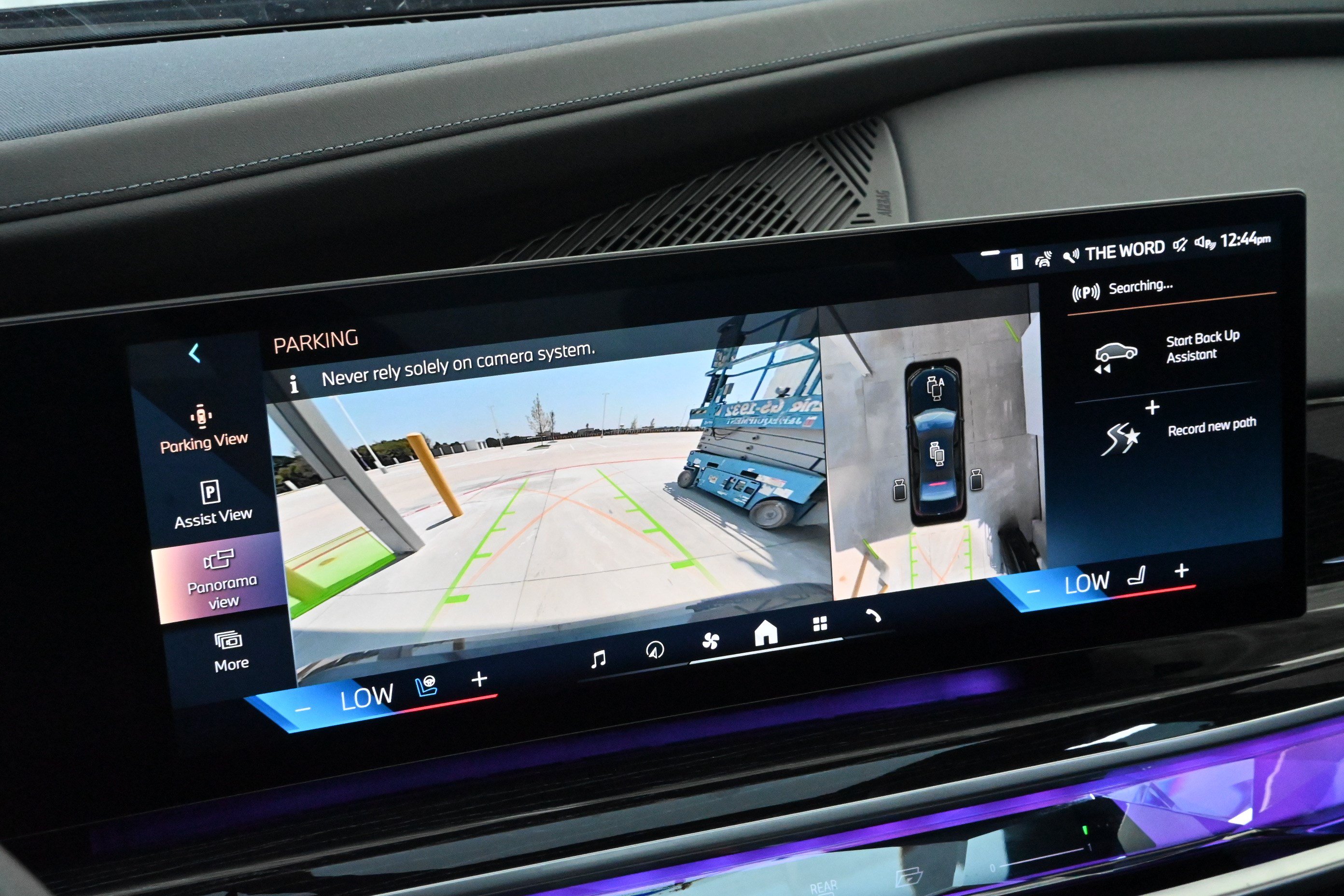 Certified 2024 BMW i7 eDrive50 w/ M Sport Package RWD image 18