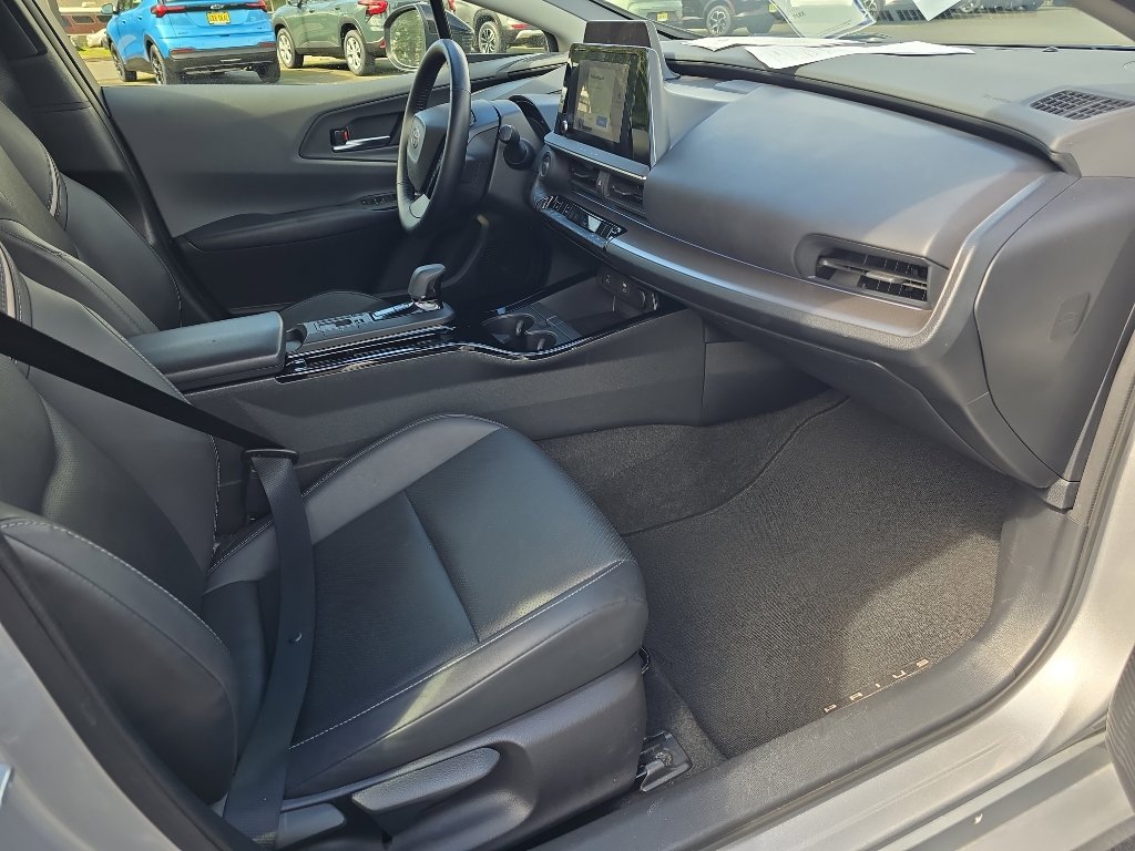 Used 2023 Toyota Prius XLE image 16