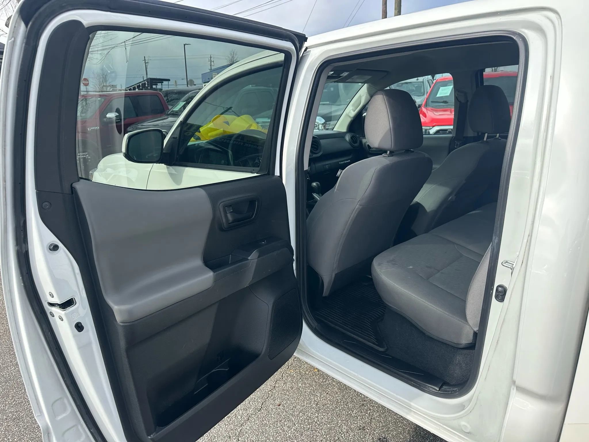 Used 2022 Toyota Tacoma SR w/ SR Convenience Package image 15