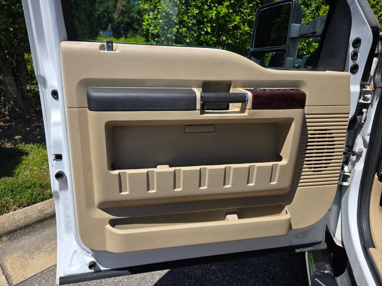 Used 2009 Ford F350 Lariat image 13