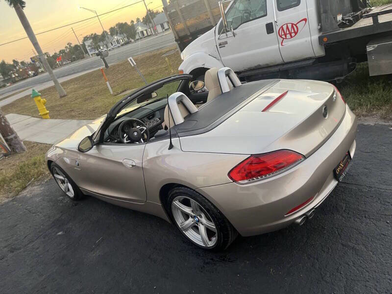 Used 2009 BMW Z4 sDrive30i image 4