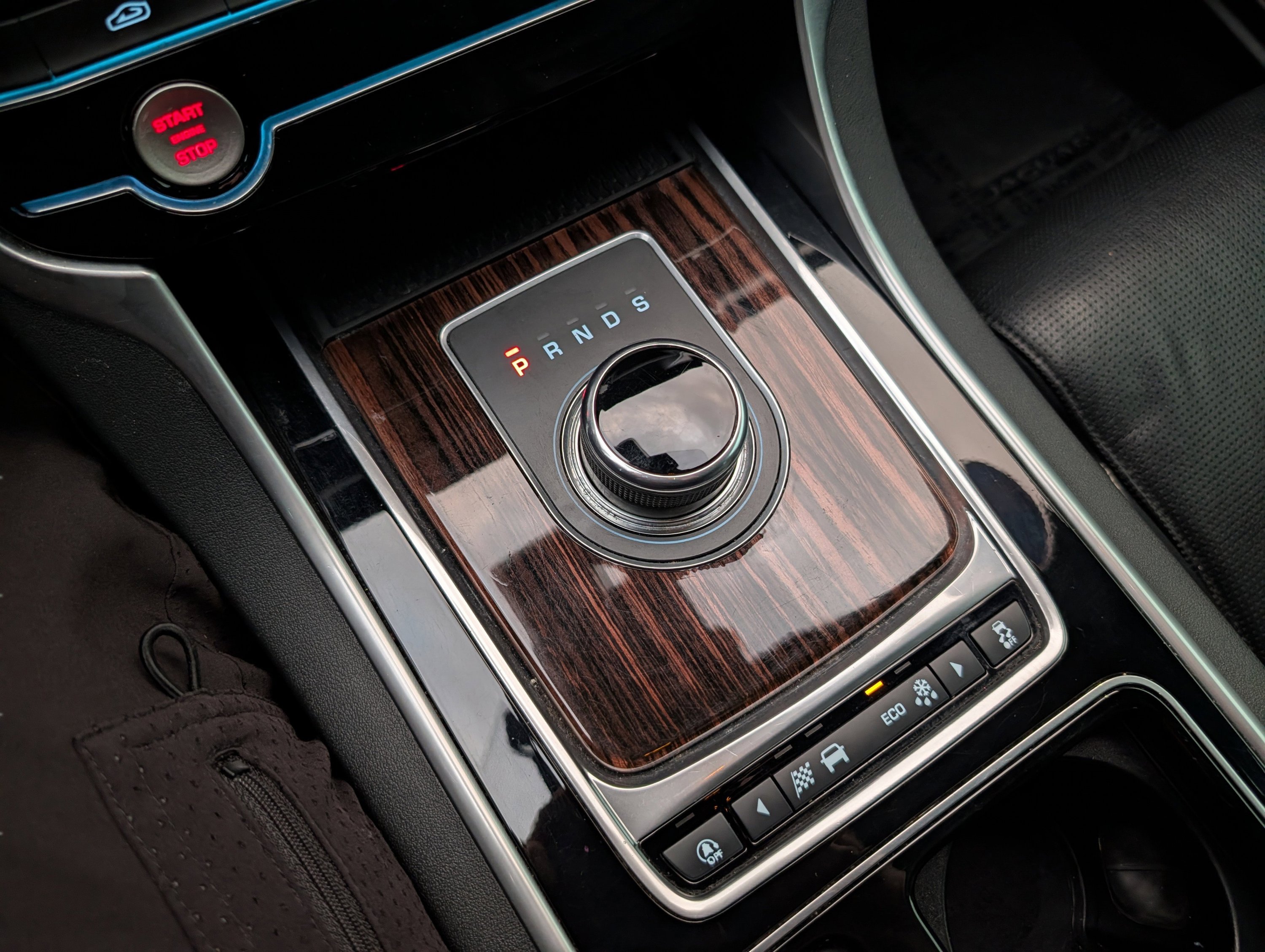 Used 2018 Jaguar XF S image 54