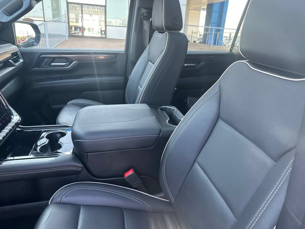 Used 2025 GMC Yukon XL Elevation w/ Technology Package AWD/4WD image 2