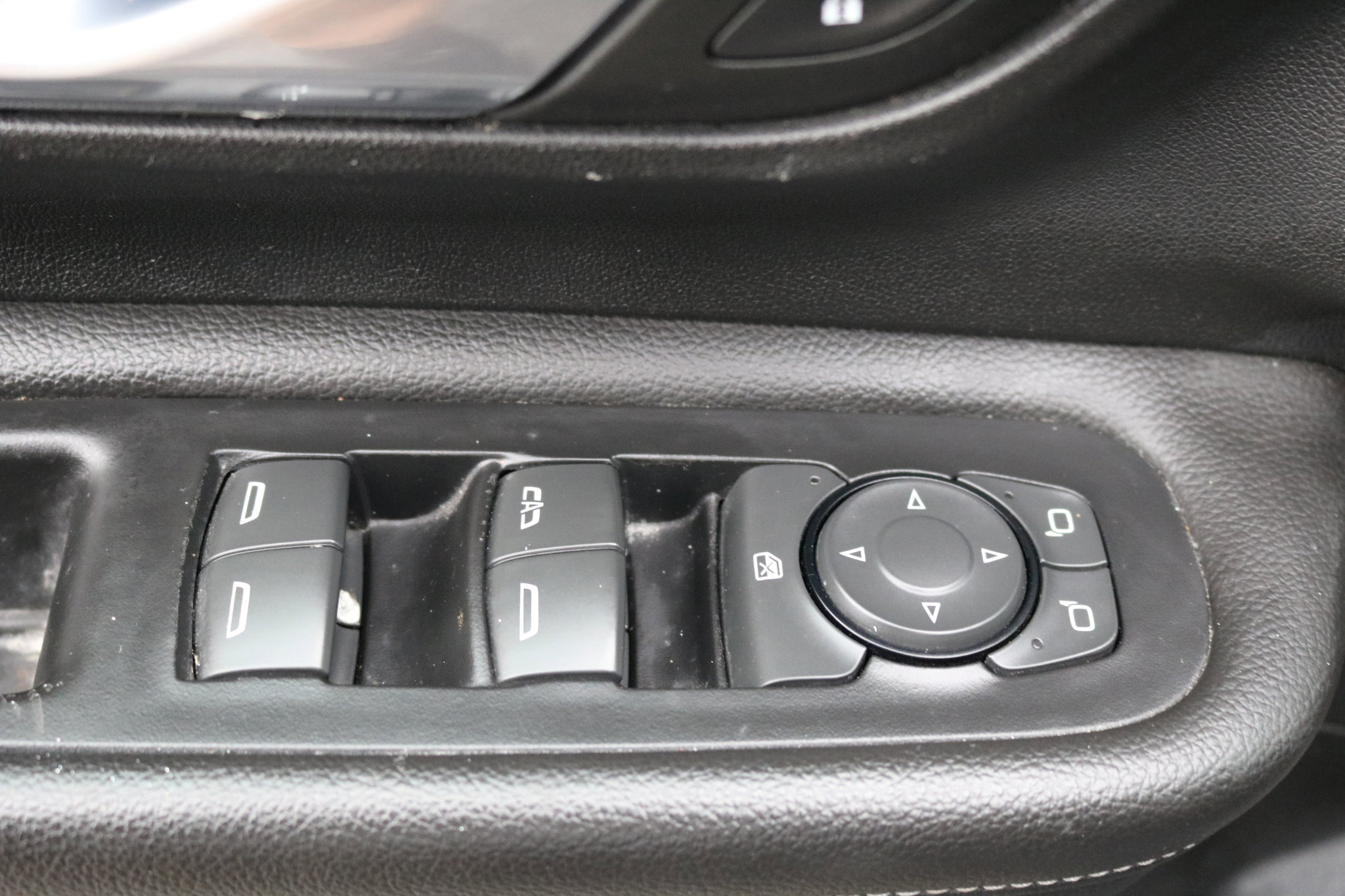 Used 2023 GMC Terrain SLT image 14