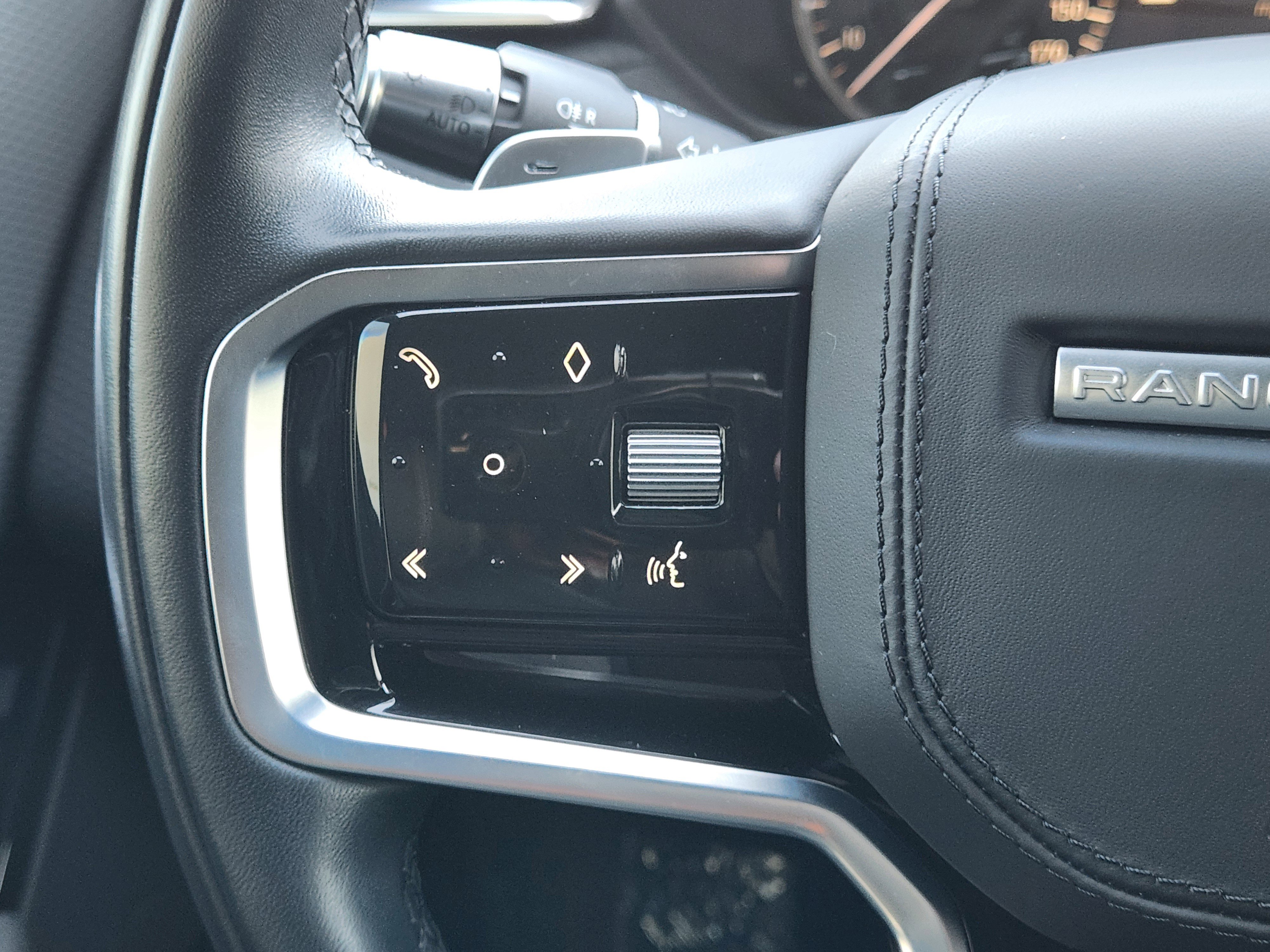 Certified 2022 Land Rover Range Rover Velar R-Dynamic S image 29