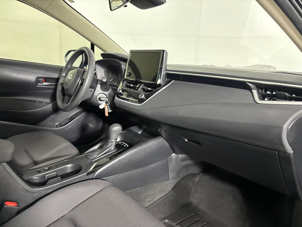 Used 2024 Toyota Corolla LE FWD image 31