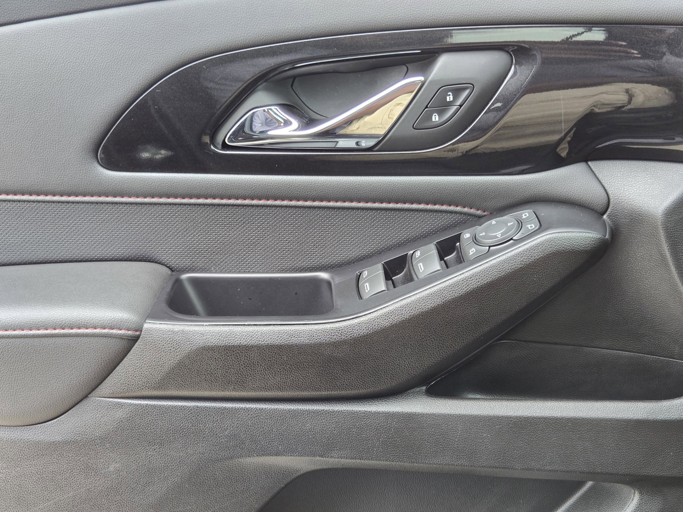 Used 2022 Chevrolet Traverse RS FWD image 23