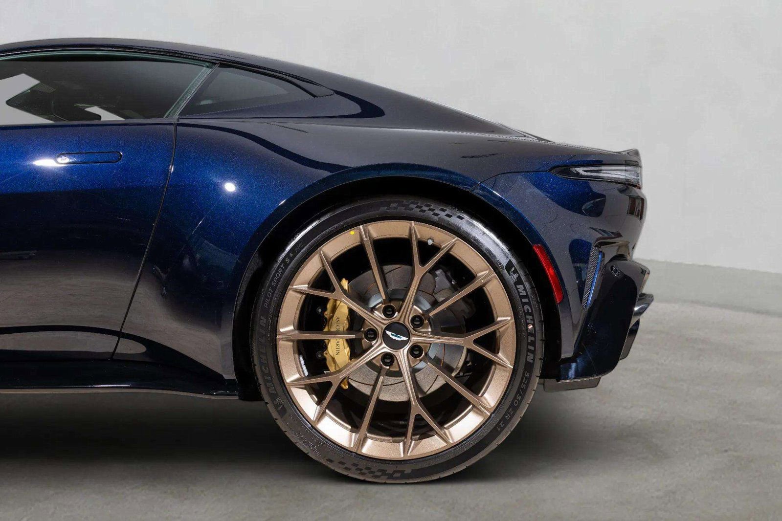 New 2026 Aston Martin V8 Vantage Coupe RWD image 10