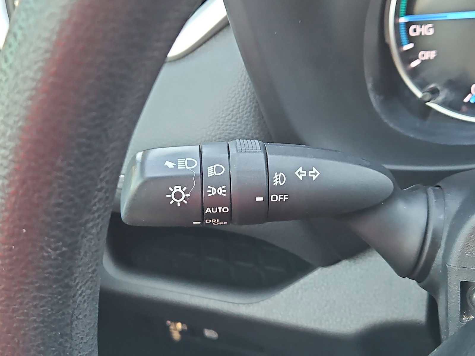 Used 2021 Toyota RAV4 XLE w/ Carpet Mat Package (TMS) image 27