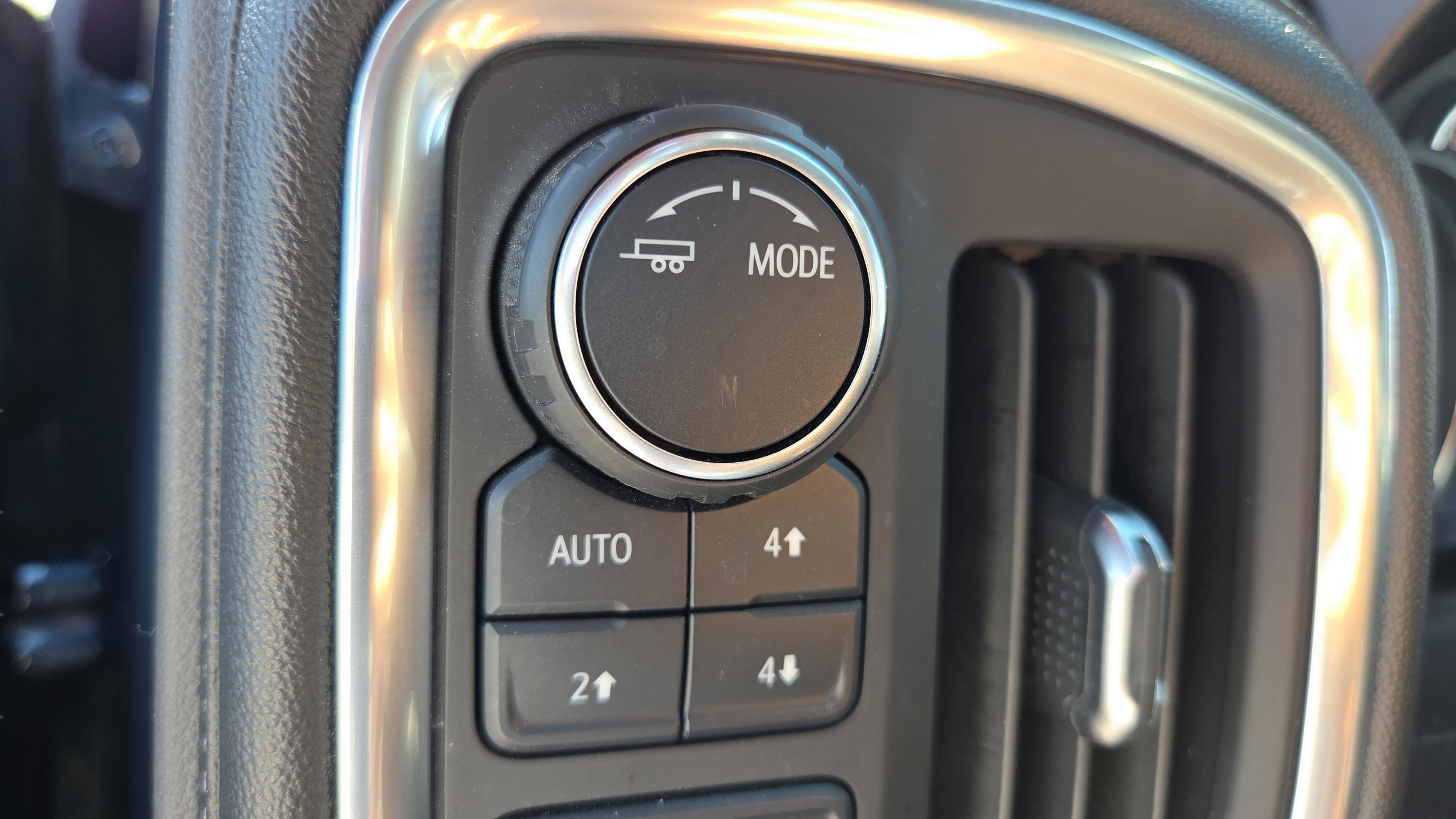 Certified 2021 Chevrolet Silverado 1500 LT w/ Z71 Off-Road Package AWD/4WD image 26