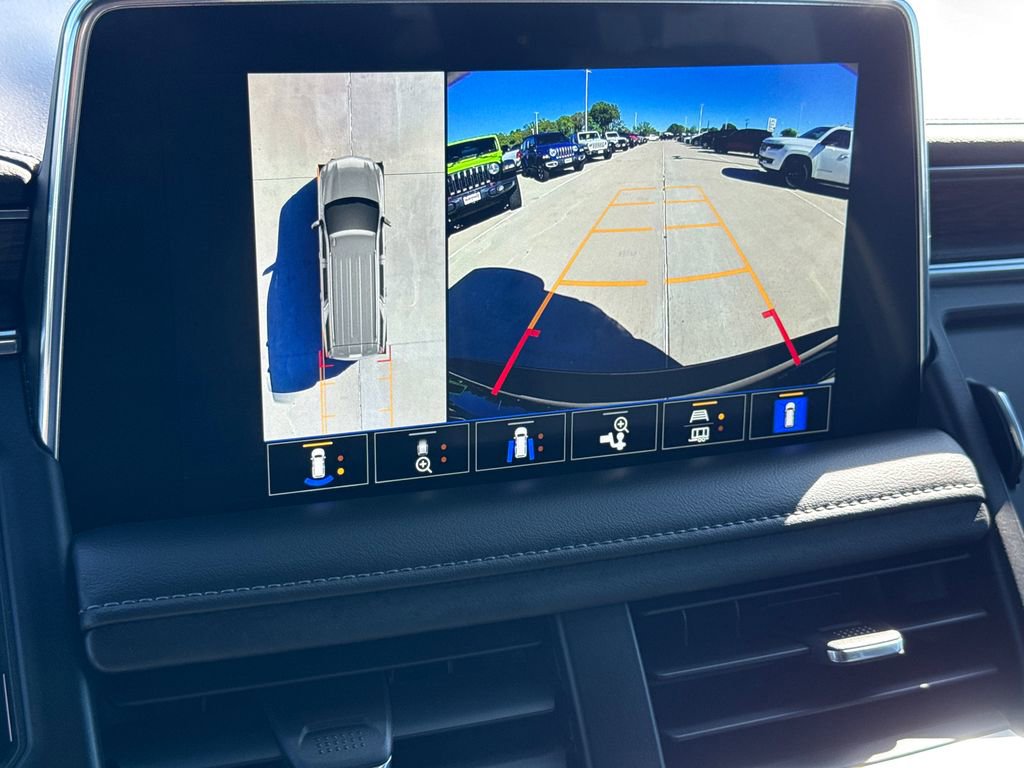 Used 2022 Chevrolet Tahoe Z71 w/ Luxury Package AWD/4WD image 26