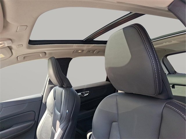Certified 2023 Volvo XC60 B6 Ultimate w/ Protection Package Premier image 15