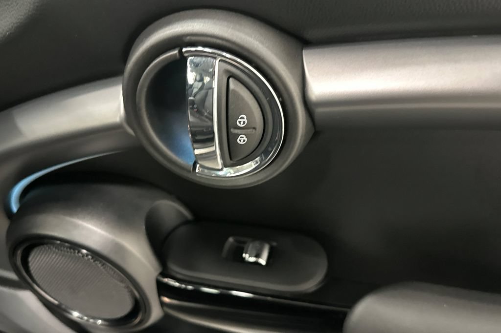 Certified 2024 MINI Cooper S w/ Signature Upholstery Package FWD image 19