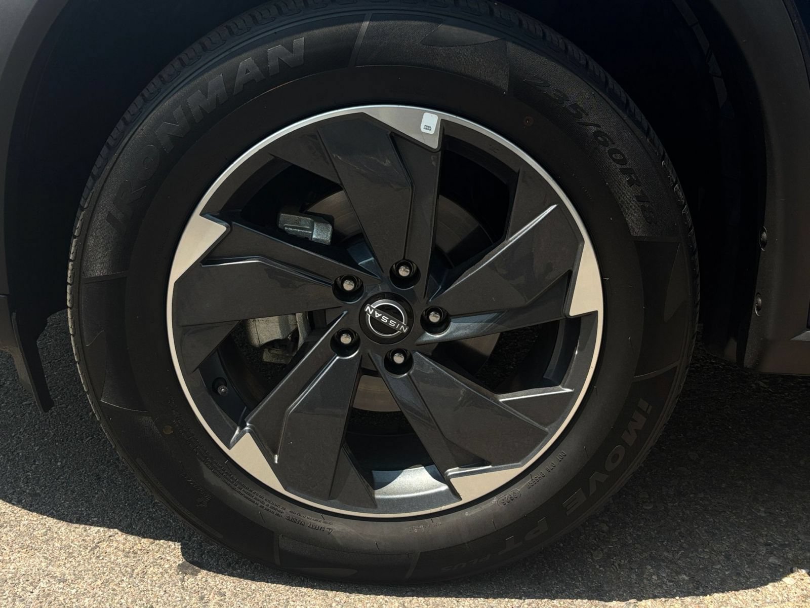 Used 2025 Nissan Rogue SV AWD/4WD image 29