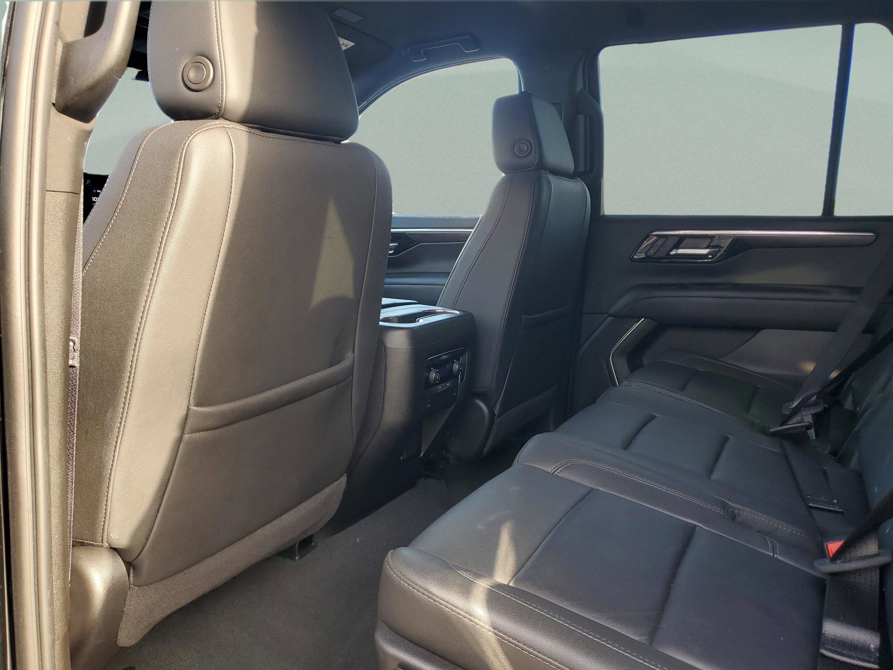 Used 2025 Chevrolet Tahoe LT image 9