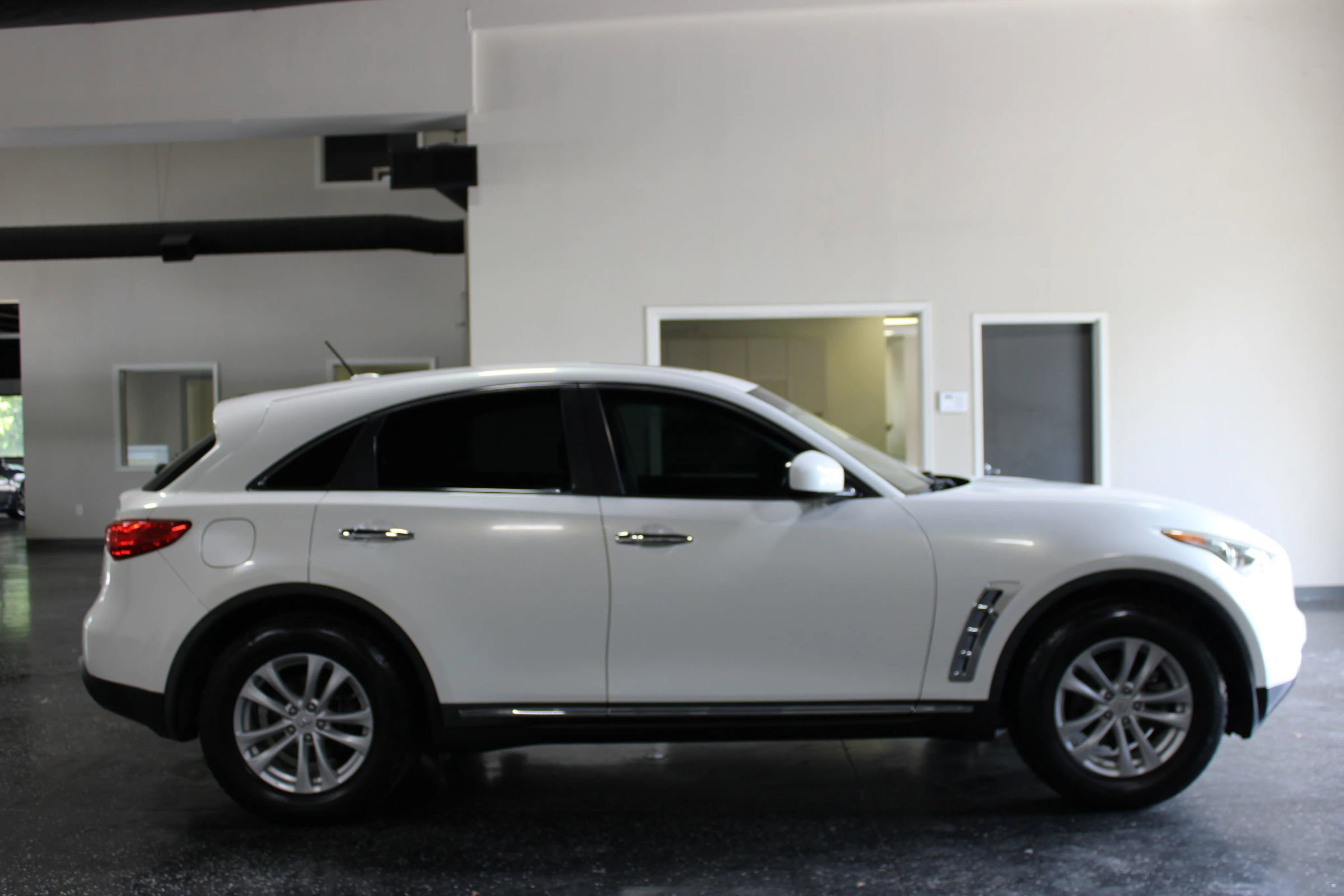 Used 2012 INFINITI FX35 2WD image 2
