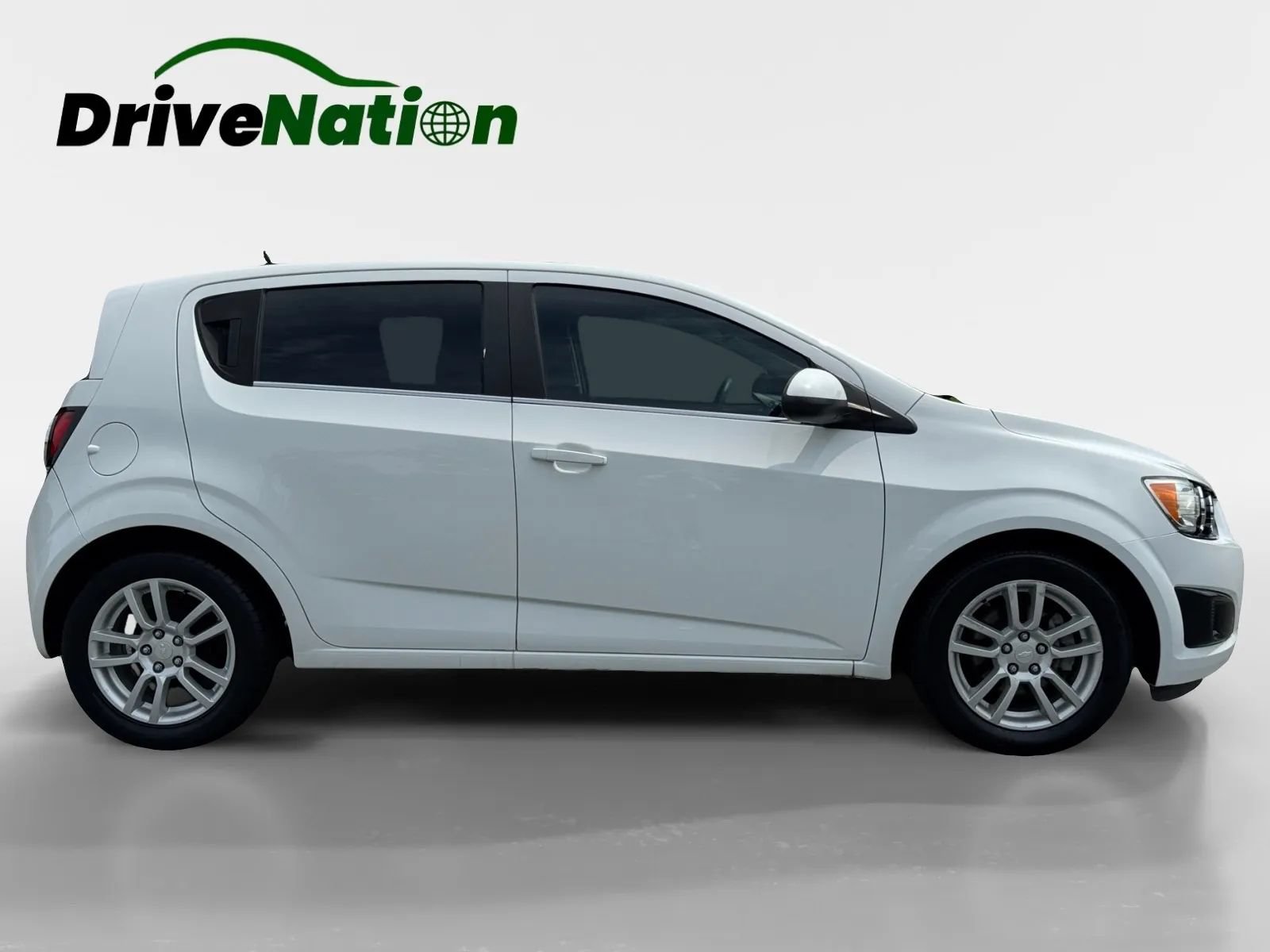 Used 2015 Chevrolet Sonic LT w/ Fun and Sun Package FWD image 4