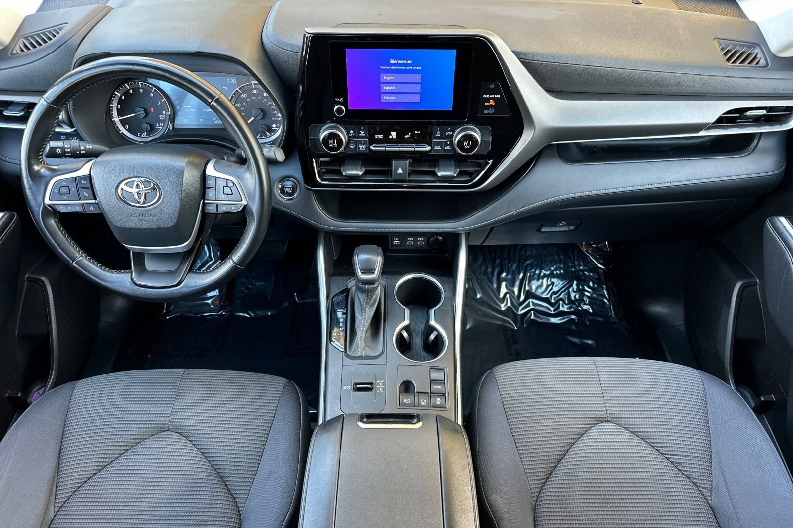 Used 2023 Toyota Highlander LE image 17