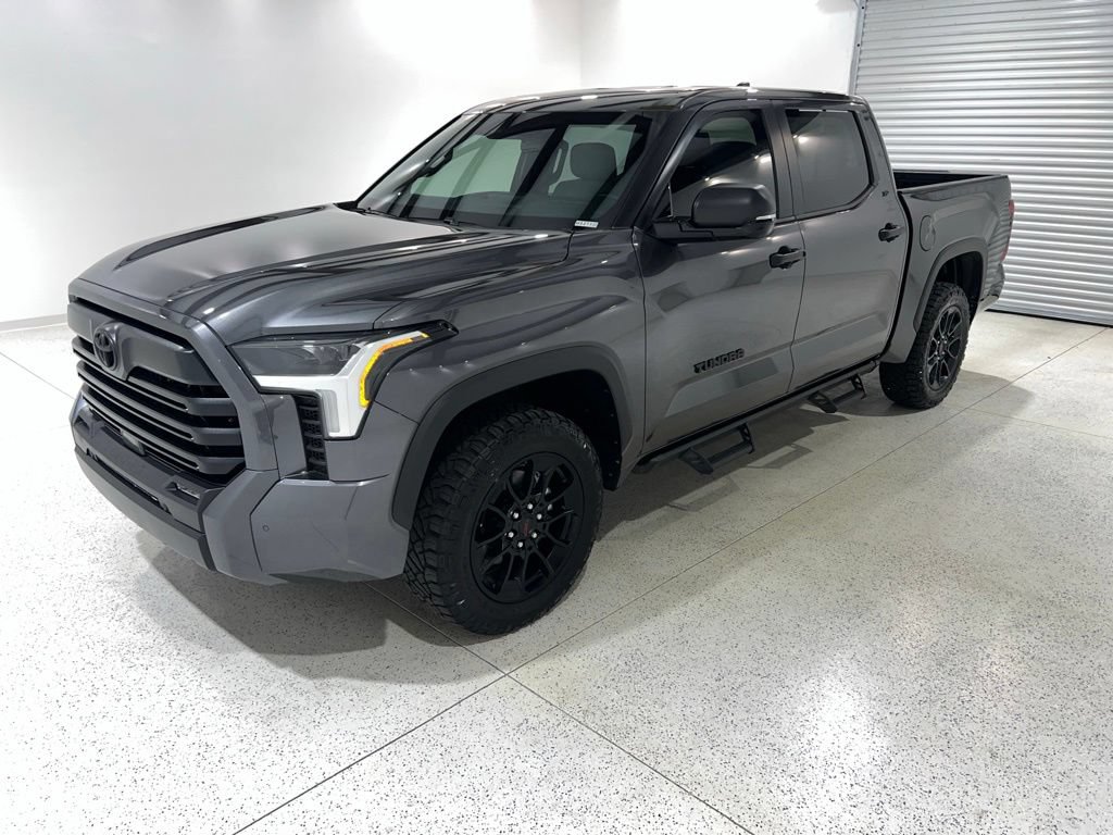 Used 2025 Toyota Tundra SR5 w/ SR5 Convenience Package AWD/4WD video 1
