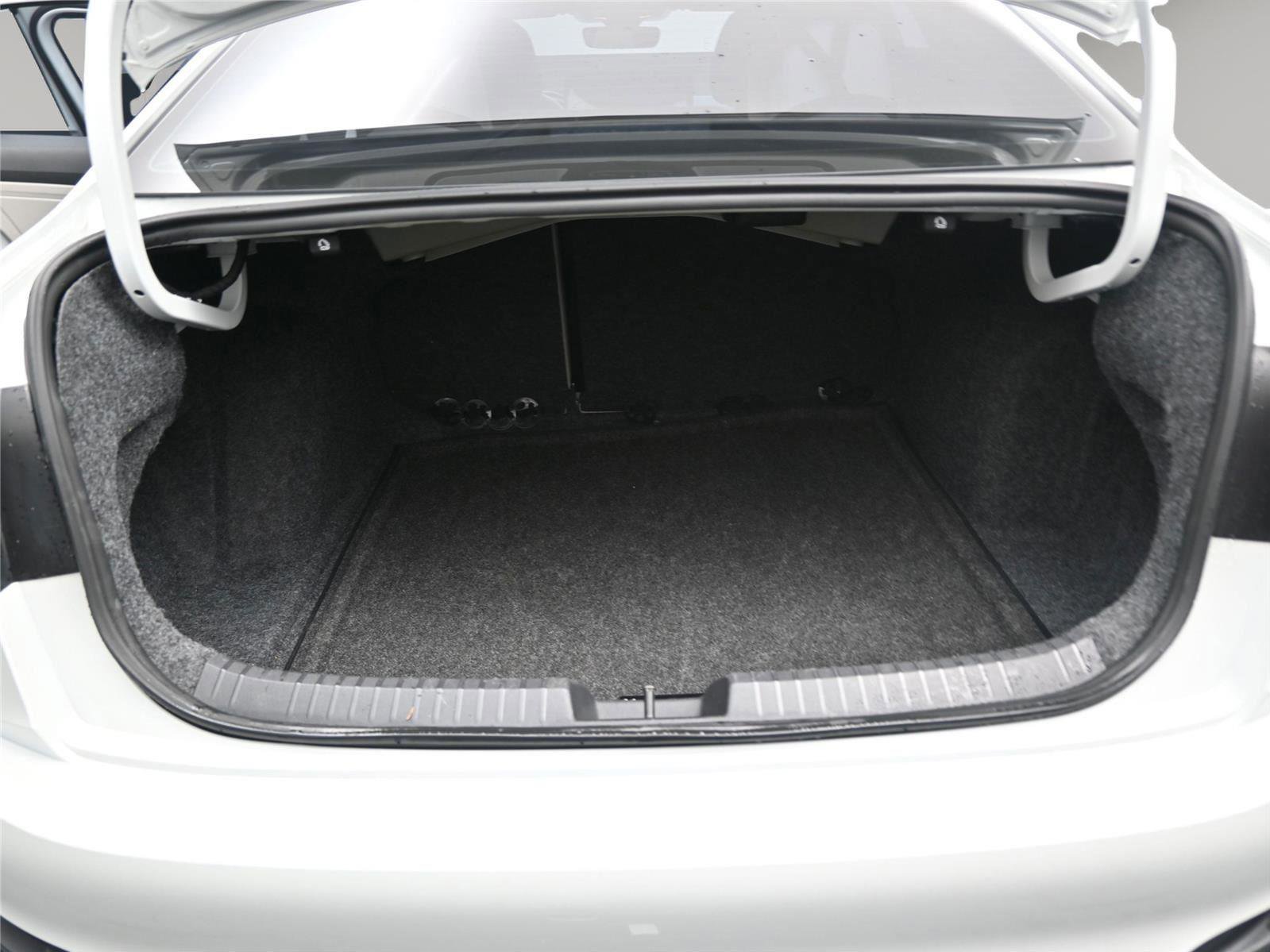 Used 2023 Volkswagen Jetta SE image 7