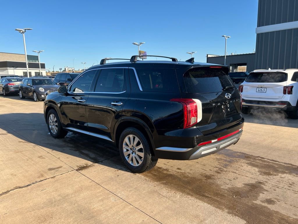 Used 2023 Hyundai Palisade SEL FWD image 2