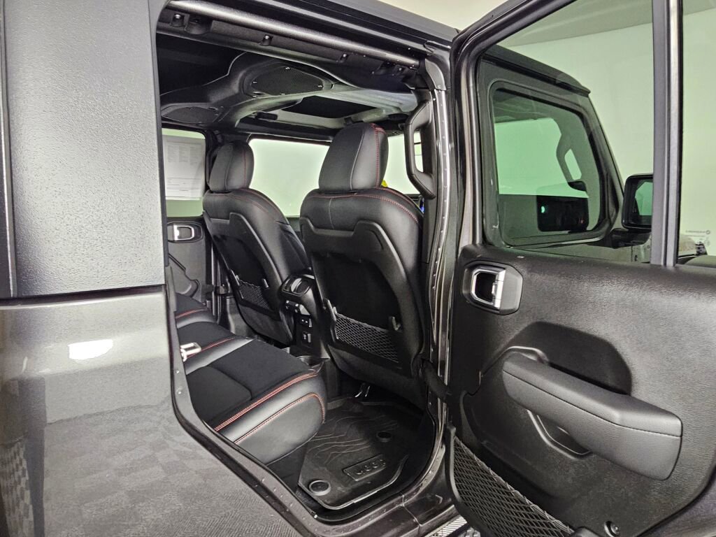Used 2025 Jeep Gladiator Rubicon w/ Safety Group image 35