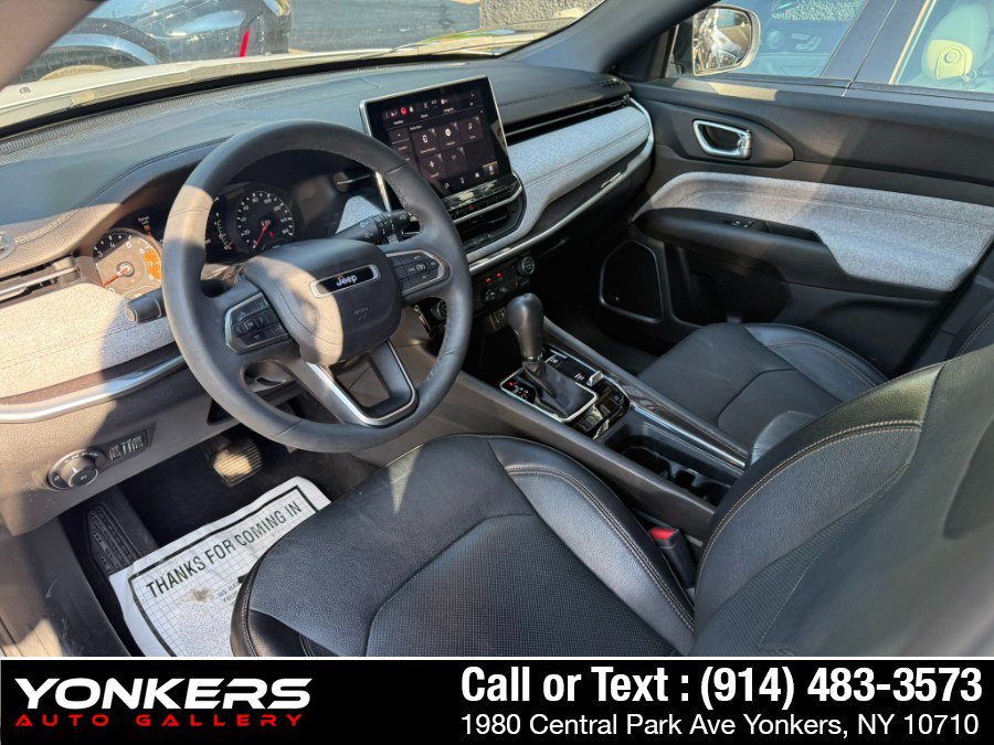 Used 2023 Jeep Compass Latitude w/ Sun and Sound Group AWD/4WD image 14
