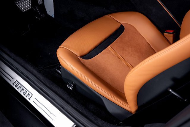 Used 2024 Ferrari Roma Spider image 23