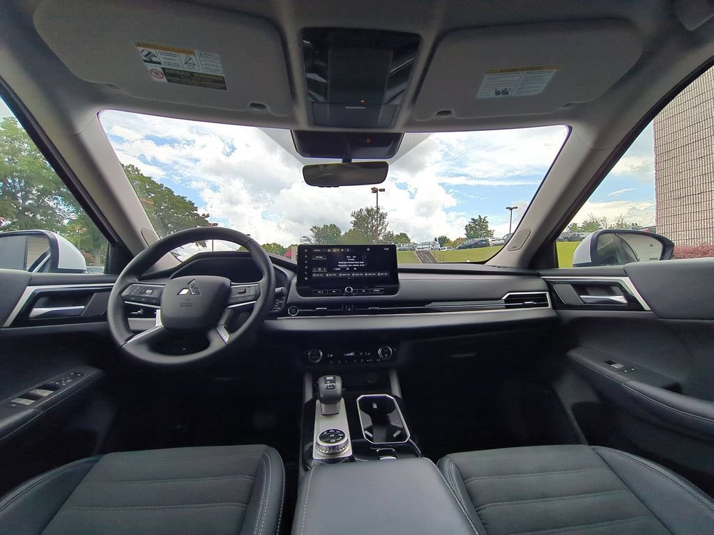 Used 2025 Mitsubishi Outlander SE AWD/4WD image 26