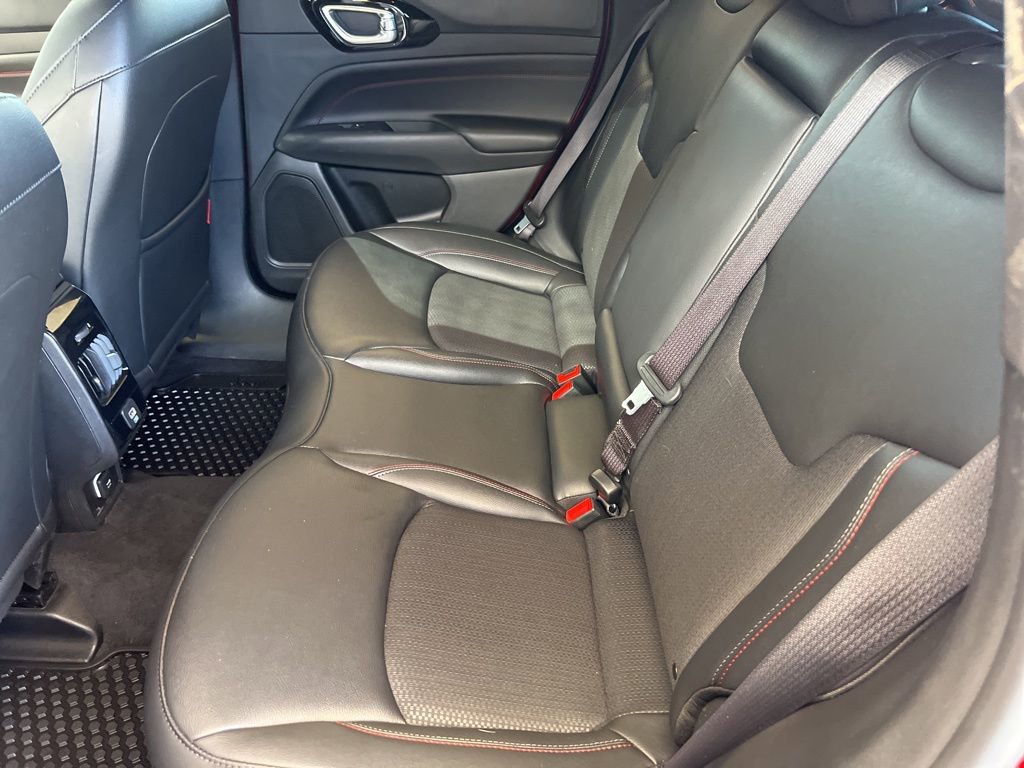 Used 2025 Jeep Compass Trailhawk AWD/4WD image 28