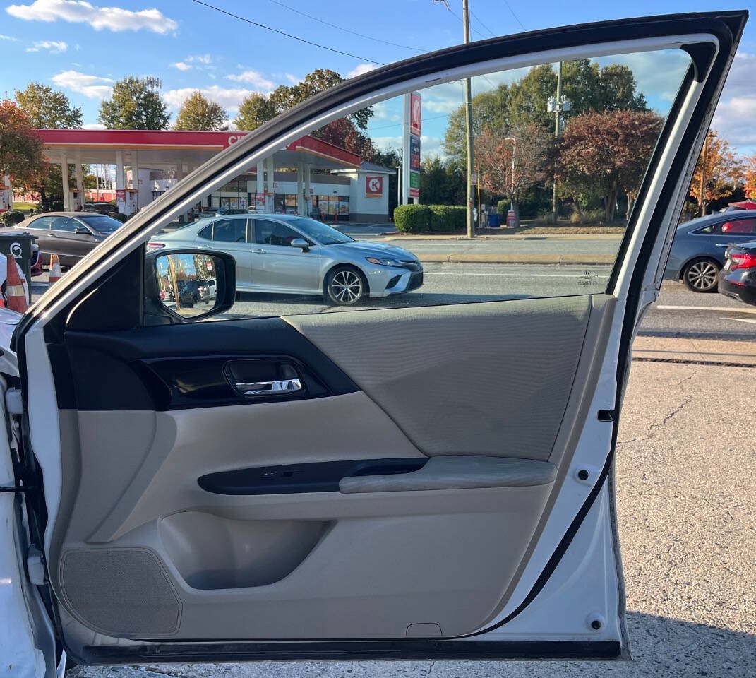 Used 2017 Honda Accord LX image 16