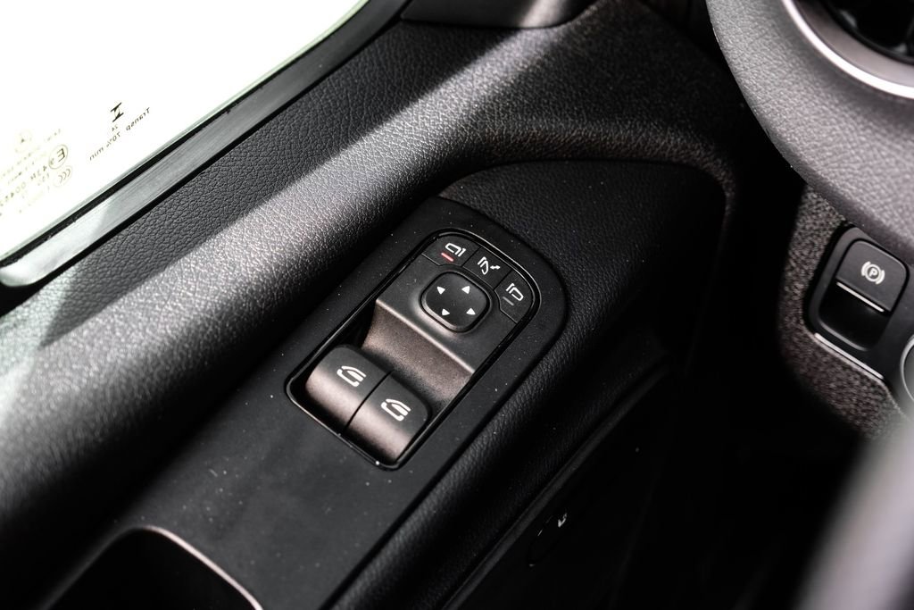 Used 2025 Mercedes-Benz Sprinter 2500 w/ Dashboard Charging Package image 34