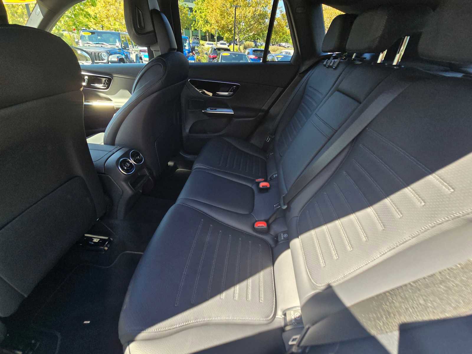 Used 2025 Mercedes-Benz GLC 350e 4MATIC image 21