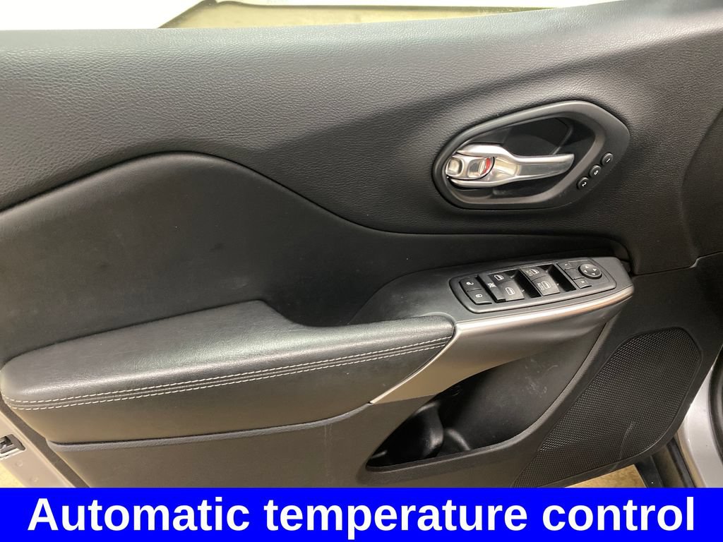 Used 2020 Jeep Cherokee Limited AWD/4WD image 9