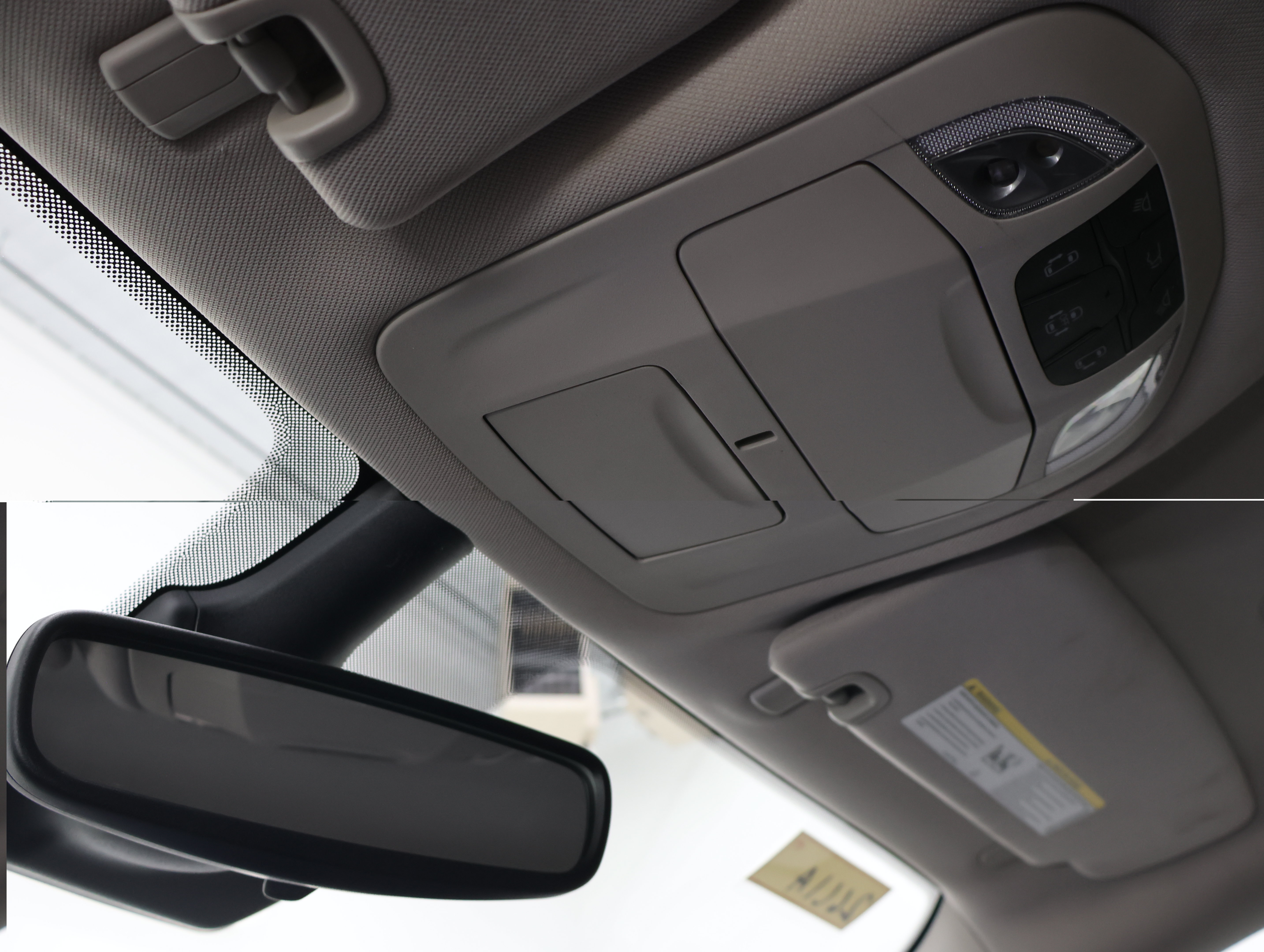 Used 2024 Chrysler Pacifica Touring-L FWD image 12