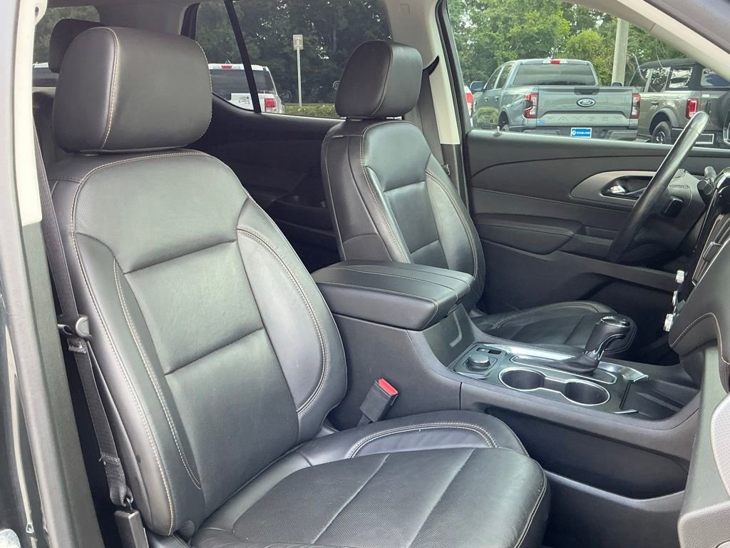 Used 2020 Chevrolet Traverse Premier FWD image 16