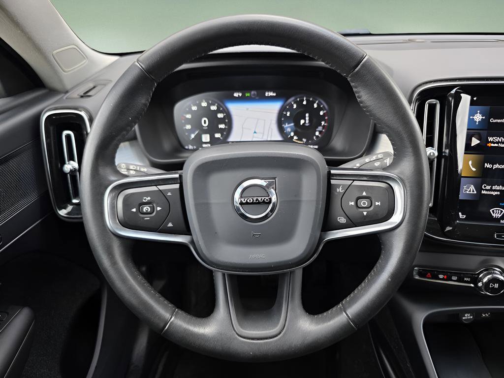 Used 2020 Volvo XC40 T5 Momentum image 23