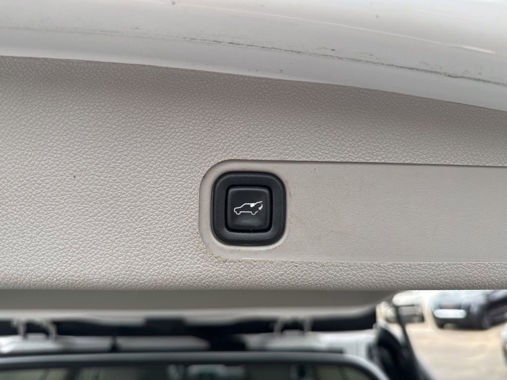 Used 2014 GMC Yukon XL SLT w/ SLT-2 Equipment Package image 27