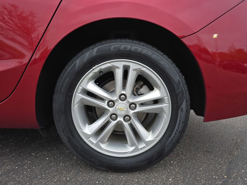 Used 2017 Chevrolet Cruze LT FWD image 34