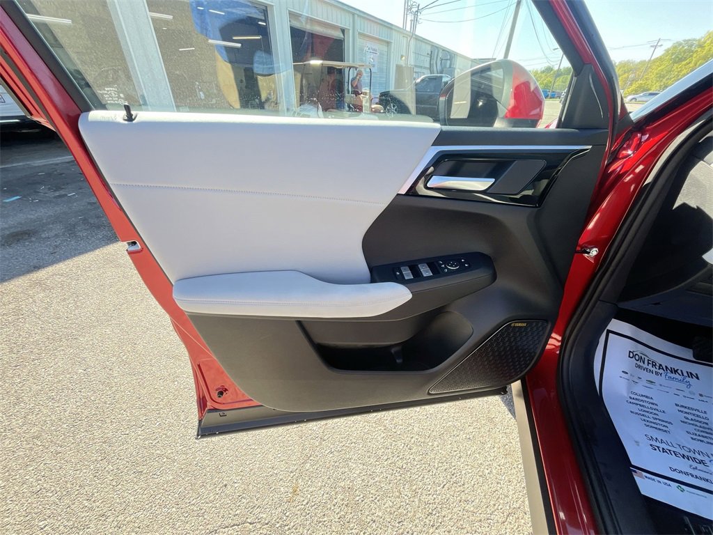 New 2025 Mitsubishi Outlander SE image 13