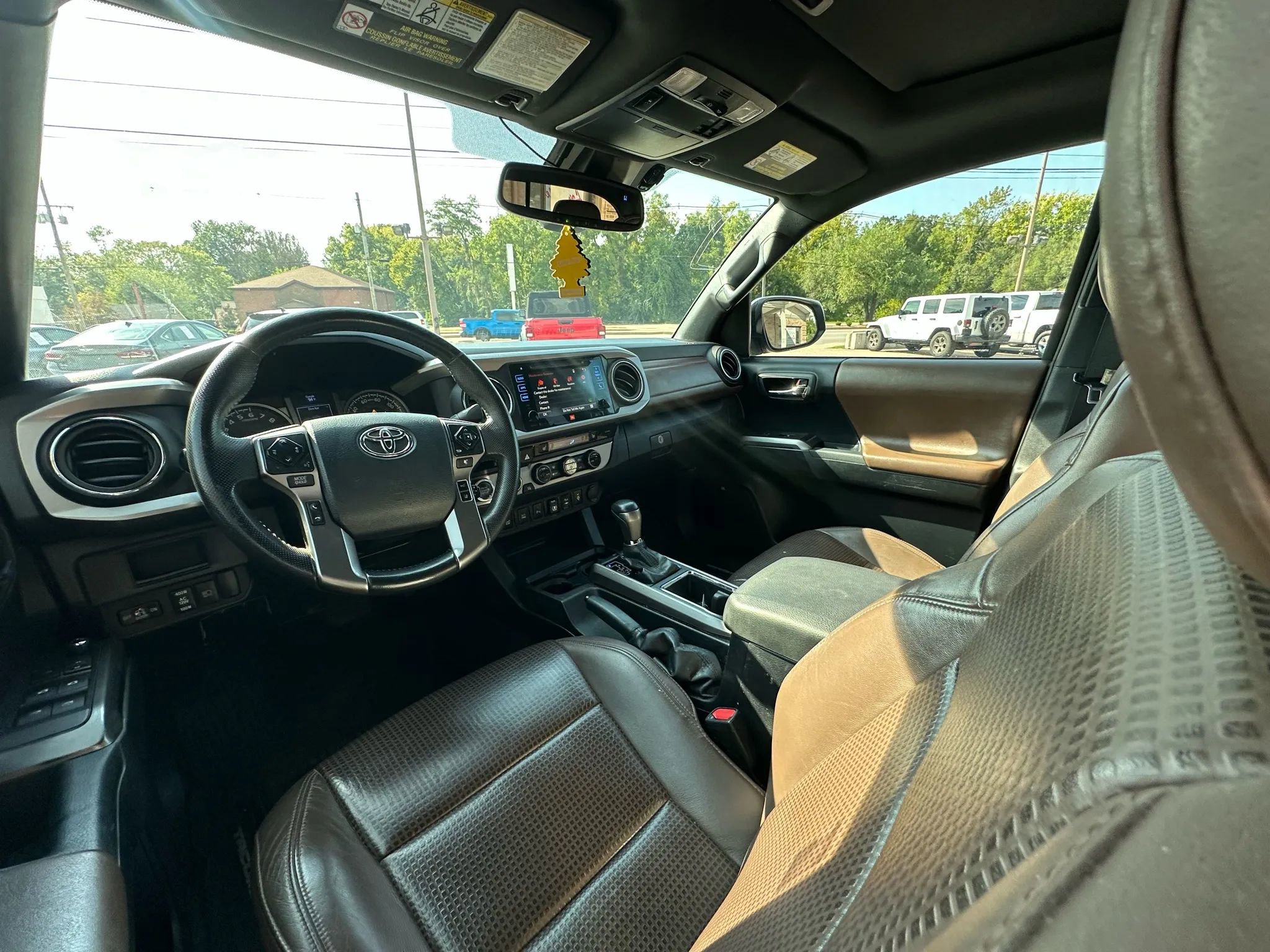 Used 2018 Toyota Tacoma Limited image 17