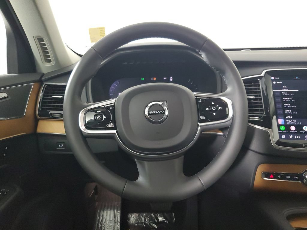 Used 2024 Volvo XC90 B5 Plus AWD/4WD image 18