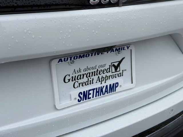 Used 2023 Jeep Grand Cherokee Laredo image 24