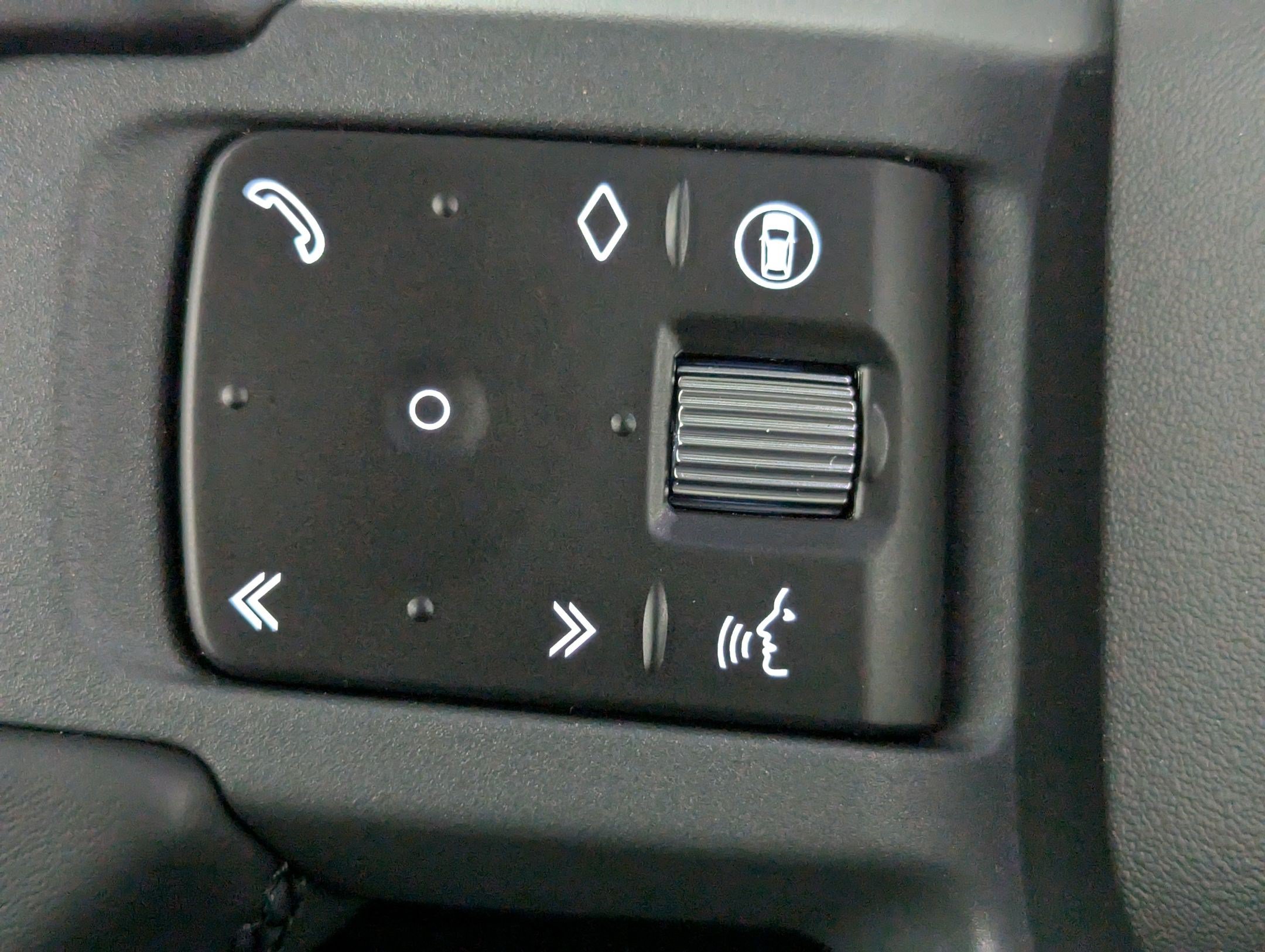 Used 2026 Land Rover Defender 110 X-Dynamic SE AWD/4WD image 18