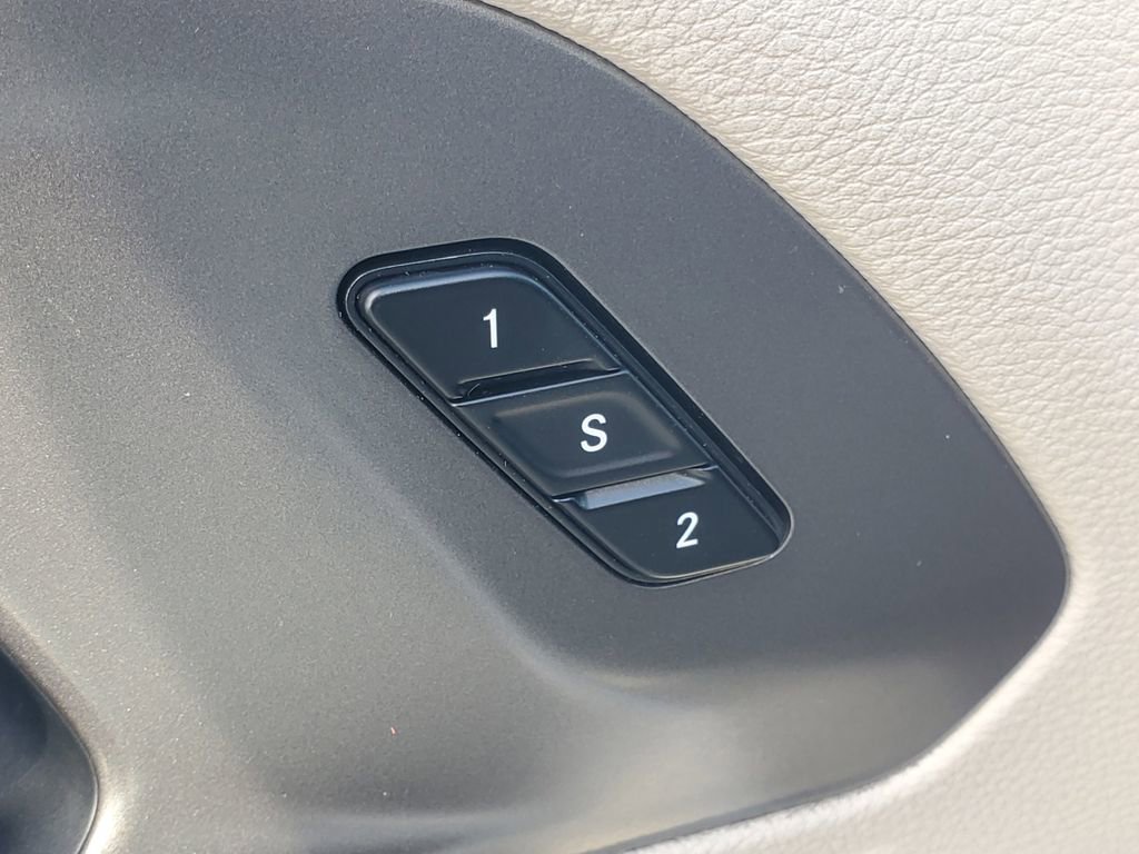 Used 2024 Chrysler Pacifica Touring-L image 14
